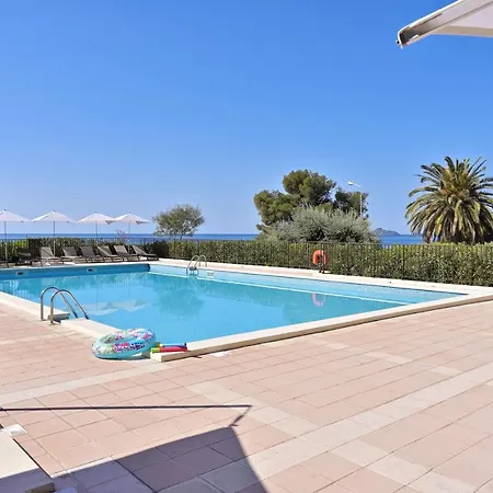 Les Calanques Aparthotel 3*