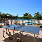 Les Calanques מלון דירות 3*