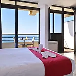 Les Calanques מלון דירות