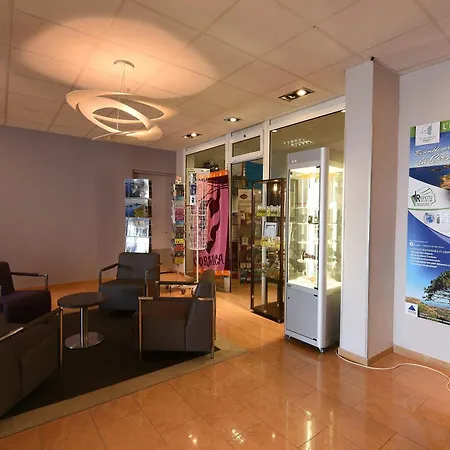 Apartmanhotel Les Calanques 3*