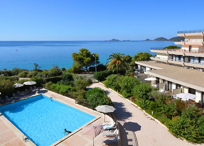 Aparthotel Les Calanques 3*