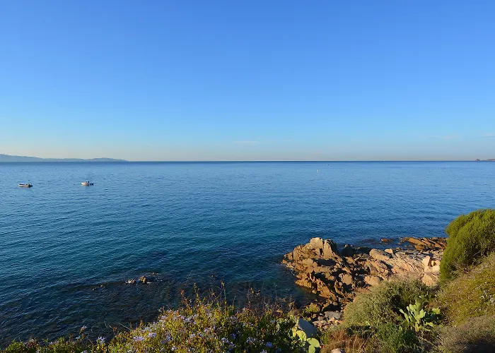 Les Calanques Aparthotel 3*