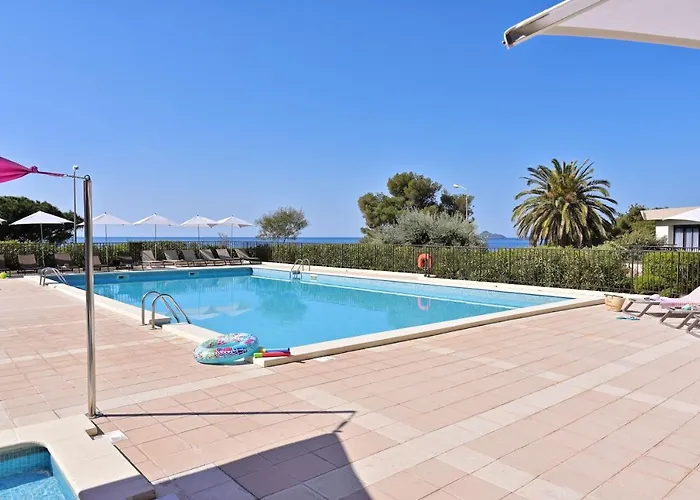 Les Calanques Aparthotel 3*