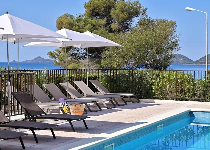 Aparthotel Les Calanques 3*