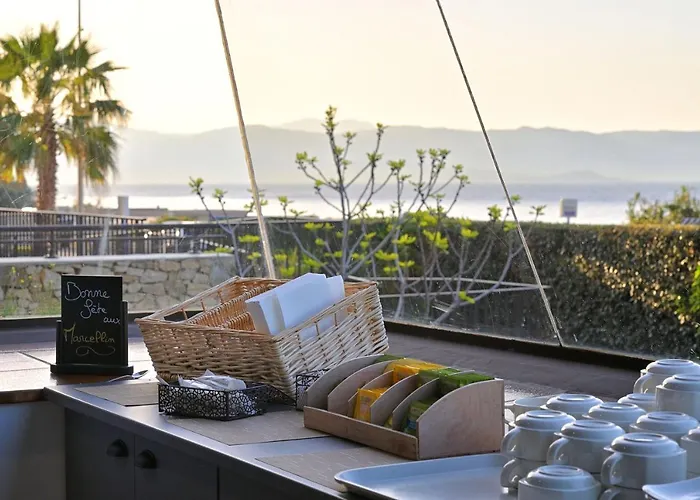 Aparthotel Les Calanques 3*