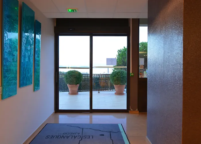 Aparthotel Les Calanques 3*