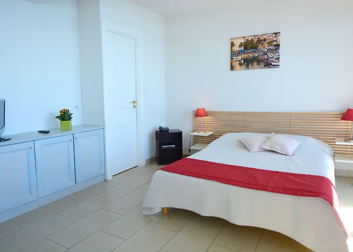 Aparthotel Les Calanques 3*