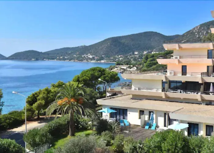 Aparthotel Les Calanques 3*